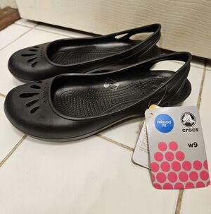 Crocs thea Slingback flats shoes Black womens size 9 NEW